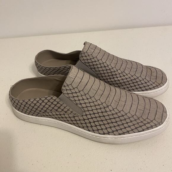 Women 8.5M Vince Preston Snake Embossed Leather Grey Platform Sneakers Slip-On - Picture 2 of 10